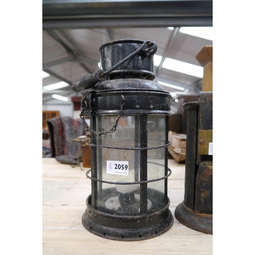 2059 - A railway candle lantern