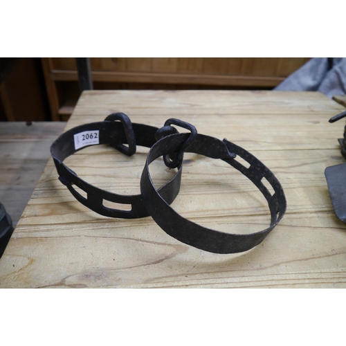 2062 - An iron double dog collar    (R) £120