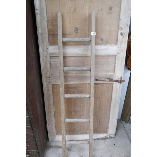 2082 - A free standing wooden towel rail ladder