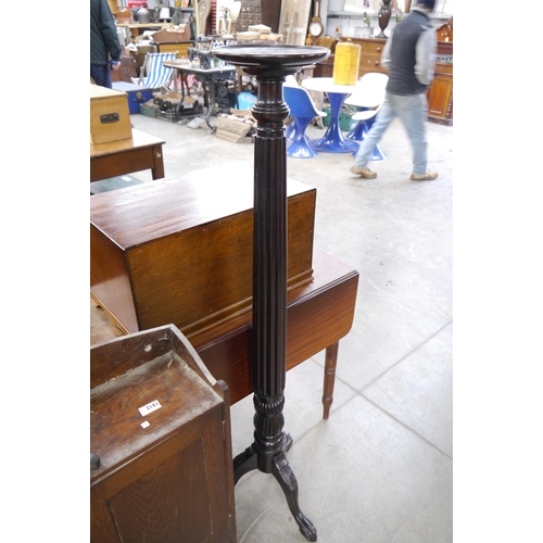 2182 - An early 19th Century carved mahogany jardiniere stand