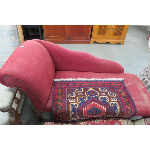 2451 - A small 1930's chaise longue on cabriole legs