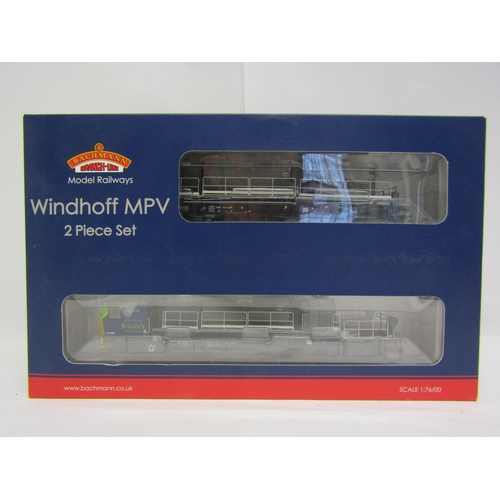 8570 - A boxed Bachmann Branch-Line 00 gauge DCC 31-577 Windhoff MPV Multi Purpose Vehicle 2 Piece Set