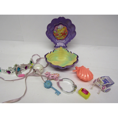 8067 - A collection of Polly Pocket and similar playsets, c.1989-1996, to include Bluebird Toys Polly's Hou... 