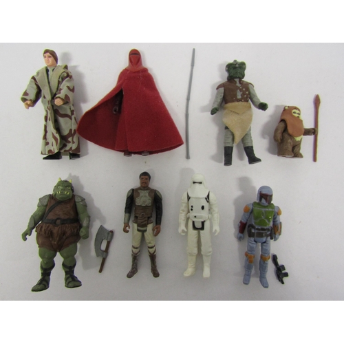 8083 - A collection of loose vintage Kenner / Palitoy Star Wars action figures, some with accessories, to i... 