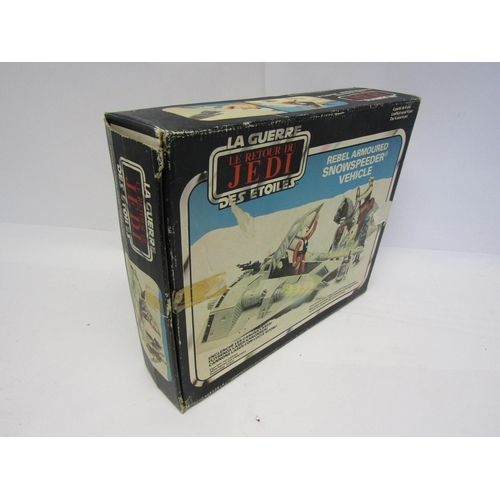 8080 - A vintage boxed Palitoy Star Wars Return Of The Jedi Rebel Armoured Snowspeeder Vehicle with two las... 