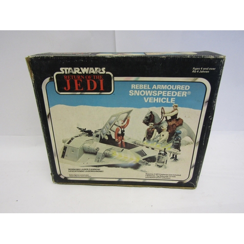 8080 - A vintage boxed Palitoy Star Wars Return Of The Jedi Rebel Armoured Snowspeeder Vehicle with two las... 