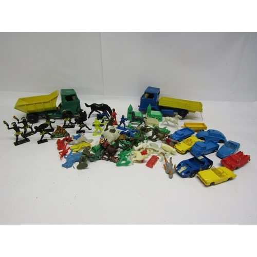 8166 - Assorted vintage playworn plastic toys including Cherilea Zulu Warriors, Crescent soldiers and other... 