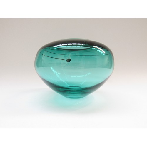 9194 - SUE MACGILLIVRAY - A green studio glass bowl with black scroll highlight. Etched signature to base. ... 