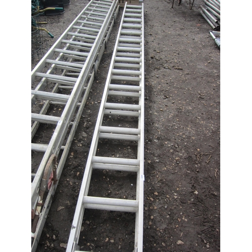 3459 - An aluminium extension ladder