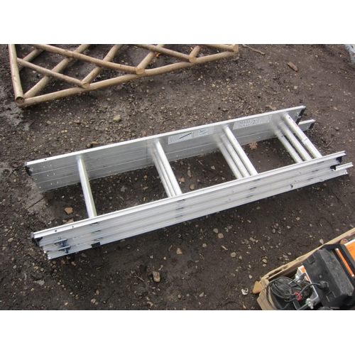 3462 - A triple extension loft ladder