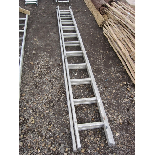 3480 - An aluminium extension ladder