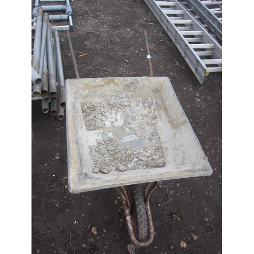 3485 - A galvanised wheelbarrow    (E) £8-15