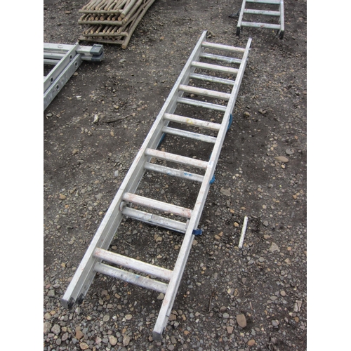 3506 - A aluminium extension ladder