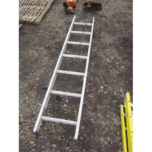 3507 - An aluminium ladder section