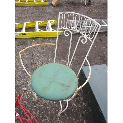 3556 - A metal garden chair        (E) £5-8