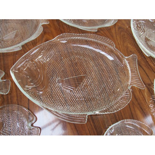 9179 - Arcovoc glass fish serving set made in France, 1970's, largest 40cm   (11)