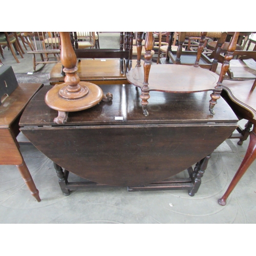 2194 - A 19th Century oak gateleg table