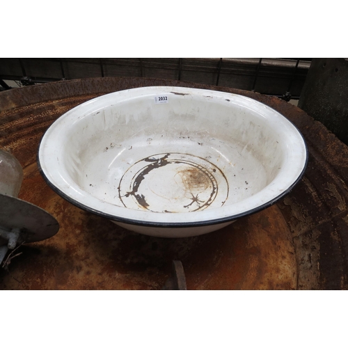 2032 - A white enamel wash bowl   (C)