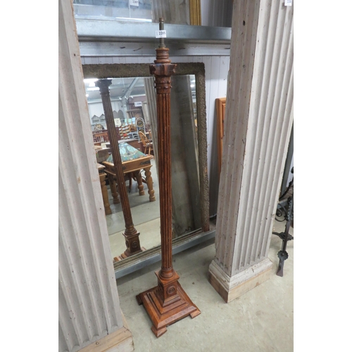 2205 - An oak reeded standard lamp platform base