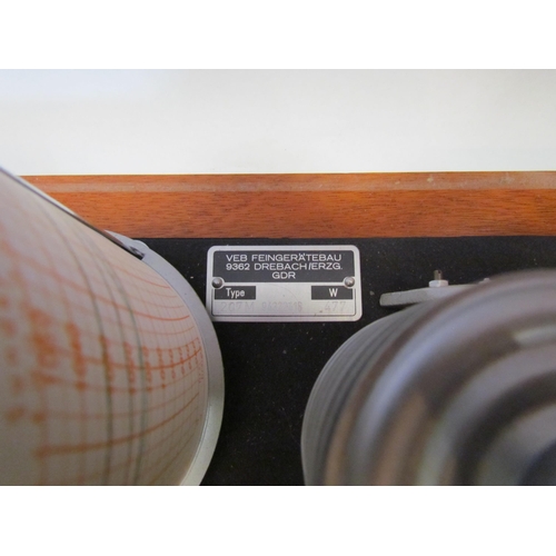 1218 - A Carl Zeiss Jena barograph