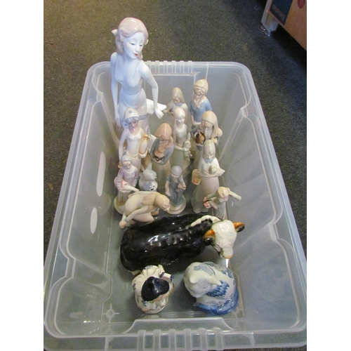 1238 - A box of assorted figures, mostly ladies