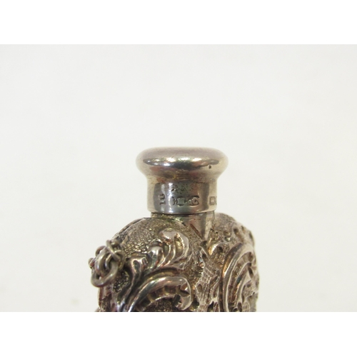 1332 - A silver embossed scent bottle in the form of a heart