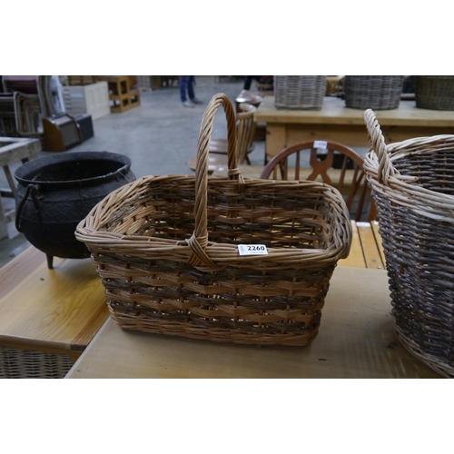 2260 - A wicker shopping basket