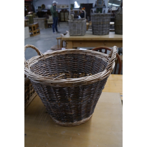 2261 - A wicker log basket   (R) £15