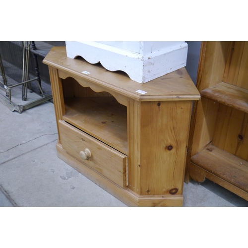 2266 - A country pine corner tv unit