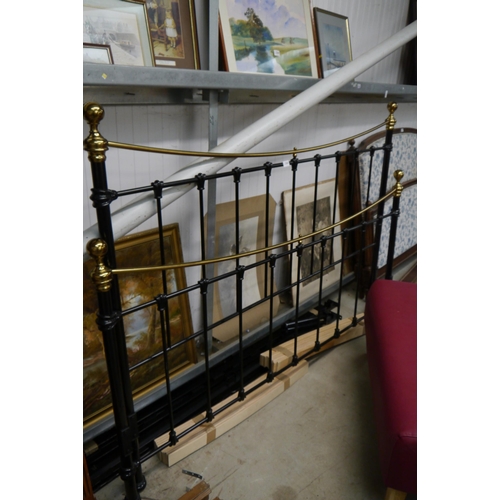 2362 - A 6'x6' brass and iron bed frame   (R) £60