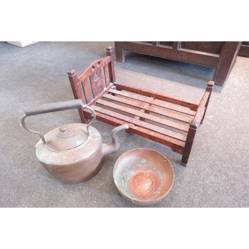 1536 - A copper kettle, planished copper bowl and an oak shed-made dolls bed (3)