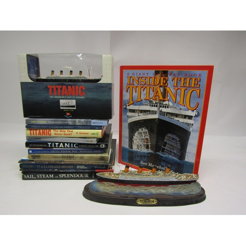 8443 - A Claytown 1:1136 scale diecast model of RMS Titanic, a Centenary Edition model of The Titanic on wo... 