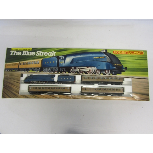 8522 - A boxed Hornby 00 gauge R682 'The Blue Streak' electric train set, comprising LNER blue A4 Class 'Si... 