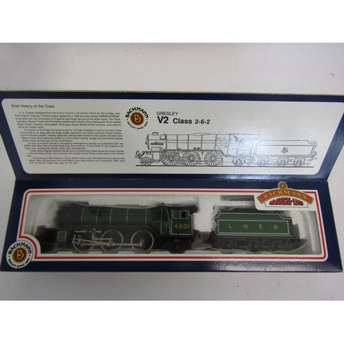 8564 - Three boxed Bachmann Branch-Line 00 gauge locomotives to include 32-101B 08 Diesel Shunter BR Green ... 