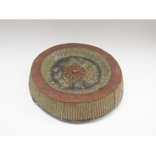 9099 - BERNARD ROOKE (b.1938): A studio pottery shallow dish, 25cm diameter