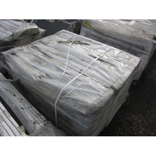 3332 - A pallet of unused Premium Porcelain paving