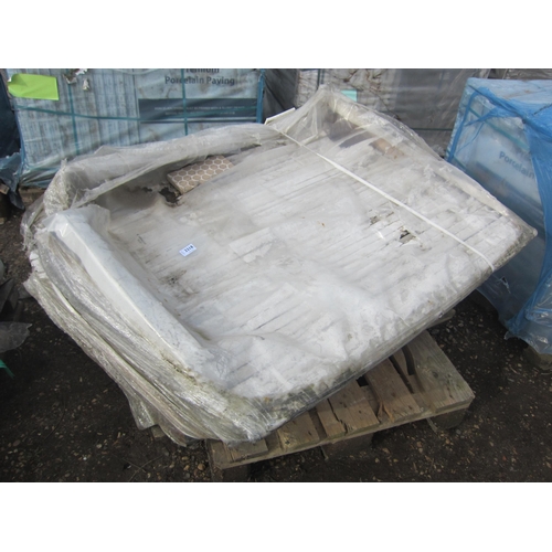 3352 - A pallet of unused paving     (R) £150