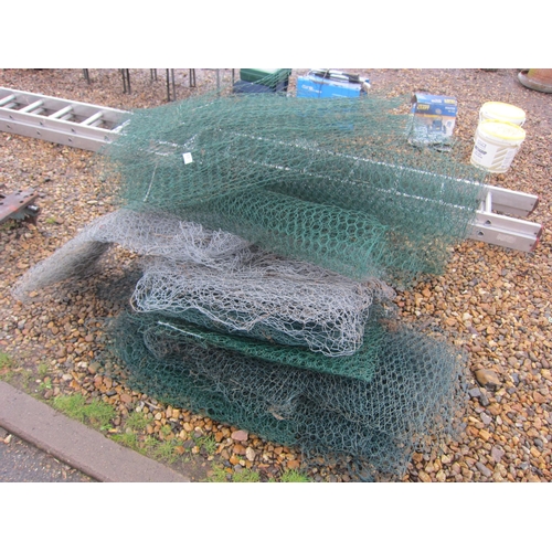 3373 - A quantity of chicken wire