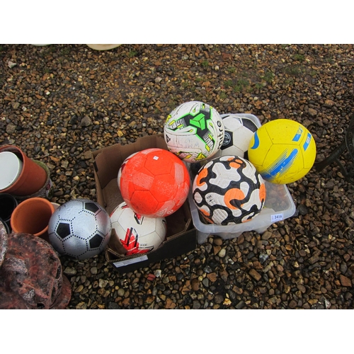 3416 - A quantity of mixed footballs