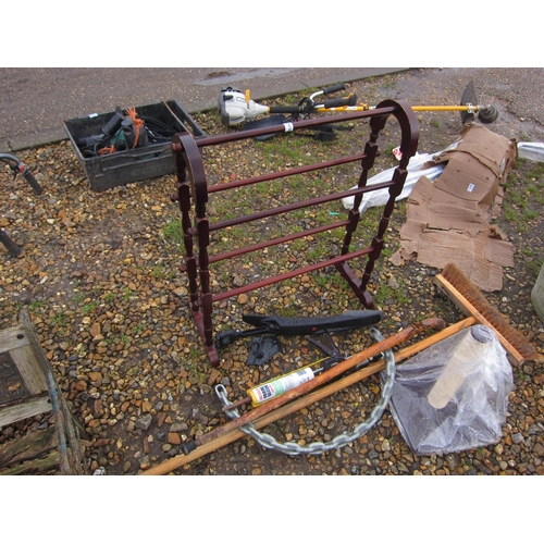 3418 - Towel rail, chain, mud guard, etc