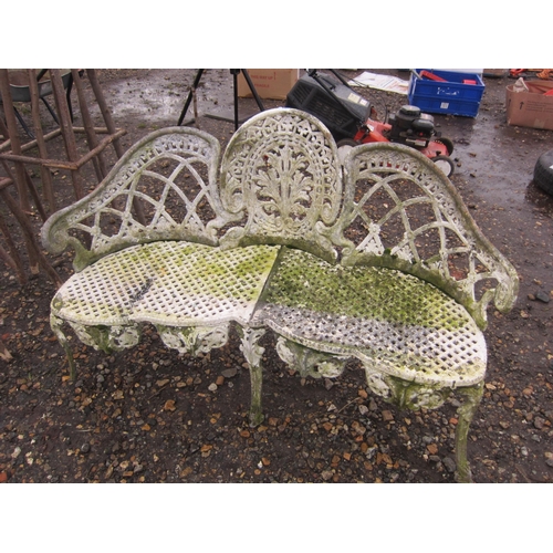 3451 - A cast alloy garden bench a/f