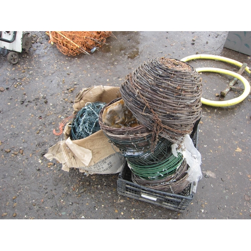 3475 - A quantity of wire and rattan hanging baskets