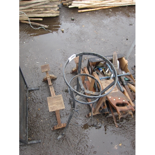 3482 - A pair of oak stands and a metal pot stand