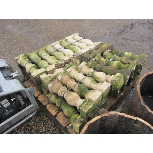 3525 - A pallet of balustrading