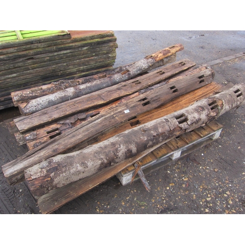 3532 - A pallet of chestnut posts