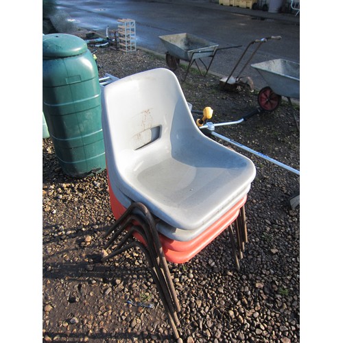 3401 - A quantity of stacking chairs    (E) £5-12