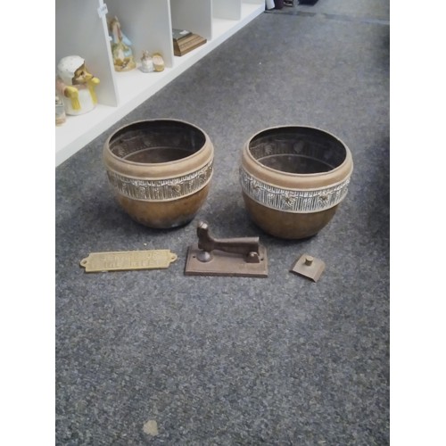 1453 - Two metal jardinière pots, door knocker, and Beware of the Wife sign     (E) £10-15