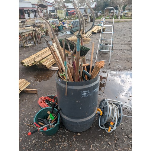 3556 - A hose on reel, two buckets and a bundle of tools