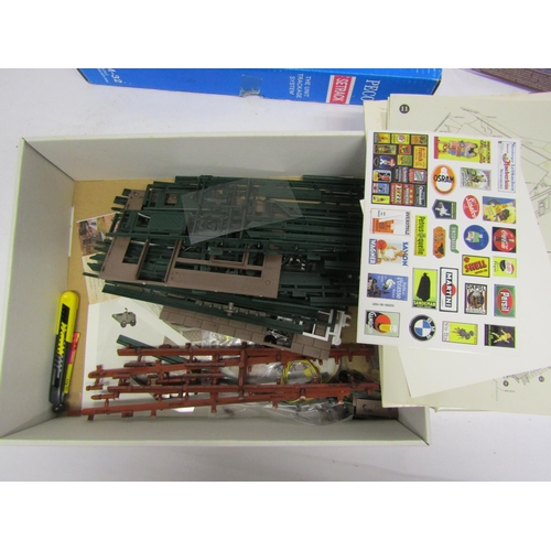 8529 - A Piko 1:32 scale 63005 'Goepplingen' Goods Depot with loose unchecked contents, Piko 32581 G Scale ... 