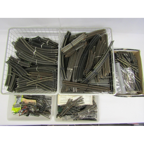 8462 - A large quantity of loose 00 gauge model railway track and points